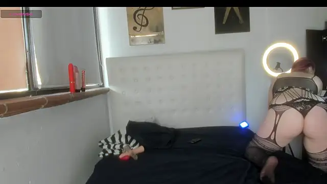 Roxannelorence  online show from November 13, 2025, 2:49 pm