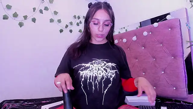 JulianaCarter online show from May 7, 2026, 8:25 pm