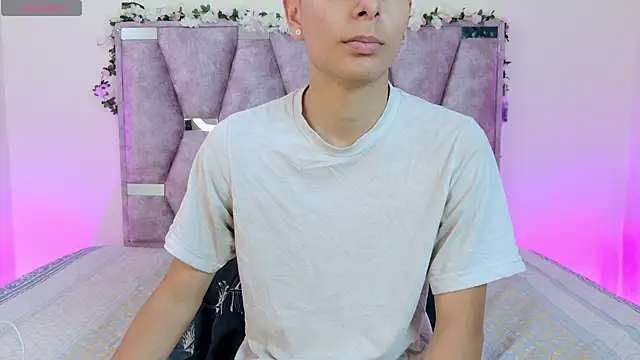 lana and liam  online show from November 1, 2025, 10:28 am