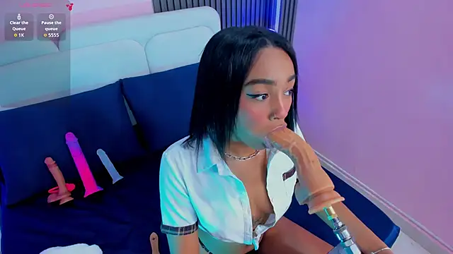 Clawdeen  wolf online show from April 2, 2026, 8:28 pm