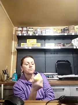 KimmyAghora online show from October 1, 2025, 12:22 pm