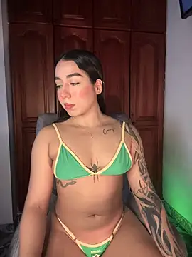 KaditaNavarro online show from December 18, 2025, 4:46 pm