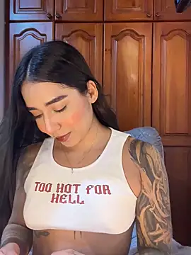 KaditaNavarro online show from April 8, 2026, 11:05 pm