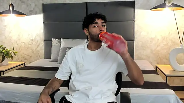 RaphaelDufort online show from November 22, 2025, 11:37 pm