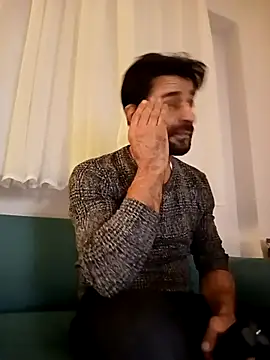 alex10alexx online show from November 17, 2025, 9:31 pm