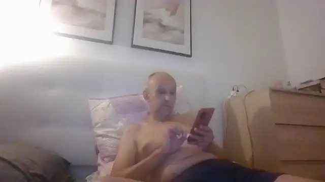 Snapshot of Emily_de_Carla chatting on July 8, 2026, 10:25 pm Emily de Carla online show from July 8, 2026, 10:25 pm