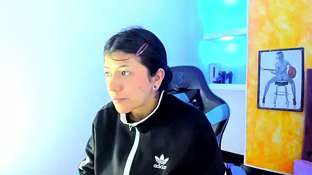 Raven Rouge  online show from October 9, 2025, 4:43 am