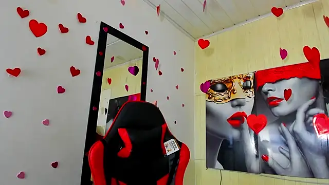 Raven Rouge  online show from March 2, 2026, 8:15 pm