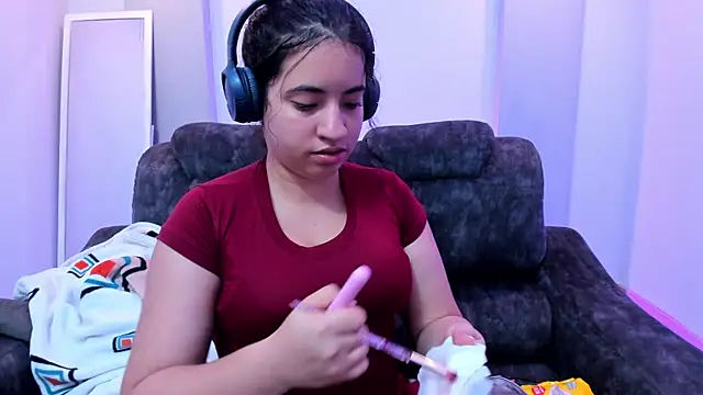 Nicol Chang online show from November 15, 2025, 7:54 pm