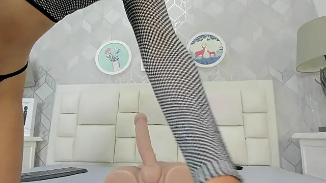 naia cox online show from October 11, 2025, 3:50 am