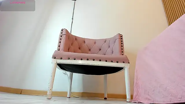 naia cox online show from November 23, 2025, 3:50 am