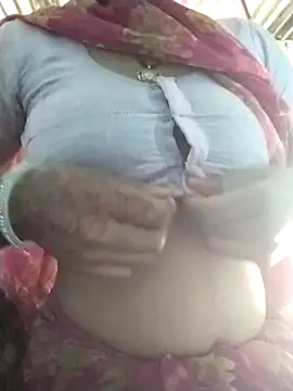 Hot-qwer online show from February 14, 2026, 4:42 am