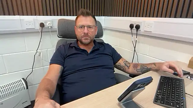 bilf1978 online show from March 12, 2026, 7:36 am