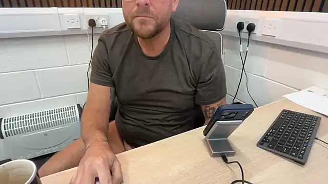 bilf1978 online show from April 2, 2026, 7:28 am