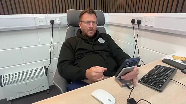 bilf1978 online show from April 21, 2026, 9:59 am