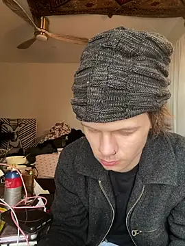 XanderOzzz online show from February 12, 2026, 1:50 pm