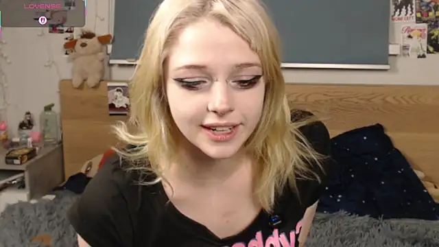 triplebakaaa online show from December 4, 2025, 8:06 pm