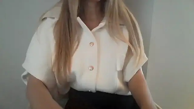 izabellaxoxo online show from December 17, 2025, 11:05 am