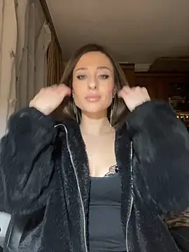Snapshot of _shadylady_ chatting on October 7, 2025, 5:32 pm  shadylady  online show from October 7, 2025, 5:32 pm