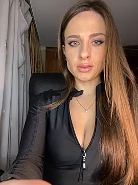 Snapshot of _shadylady_ chatting on October 17, 2025, 6:32 pm  shadylady  online show from October 17, 2025, 6:32 pm
