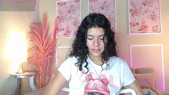 Snapshot of CurlyDani chatting on September 24, 2025, 12:19 pm CurlyDani online show from September 24, 2025, 12:19 pm
