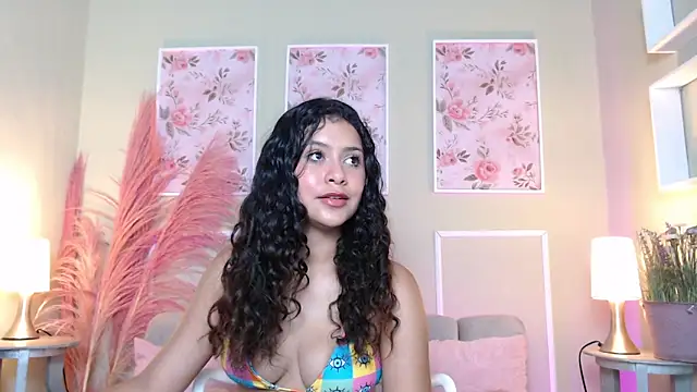 Snapshot of CurlyDani chatting on October 6, 2025, 7:00 pm CurlyDani online show from October 6, 2025, 7:00 pm