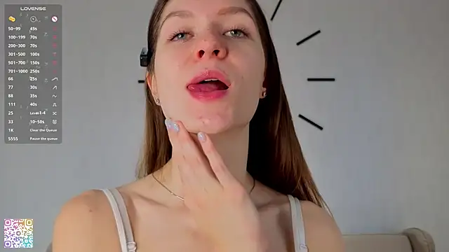 MinaMancilla online show from October 1, 2025, 4:40 am