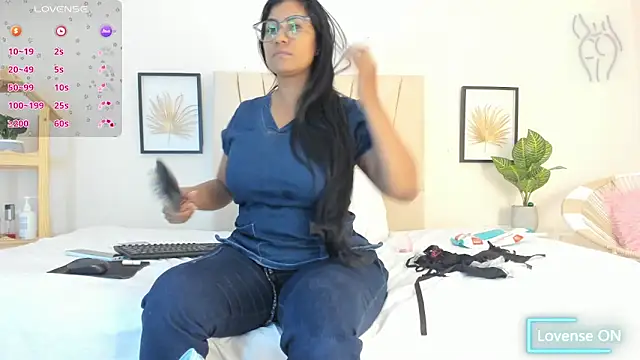  Miaa khalifa  online show from February 3, 2026, 12:32 pm