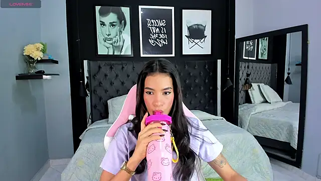 kitty collins  online show from October 2, 2025, 10:22 am