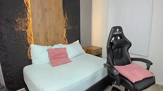 Clara Luu online show from September 19, 2025, 2:13 am