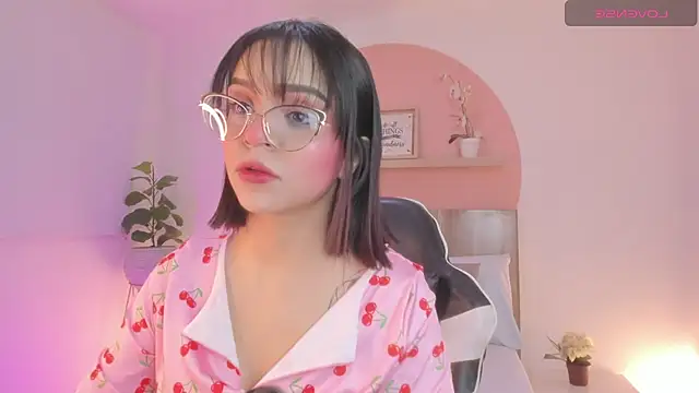 Clara Luu online show from July 11, 2026, 2:36 am