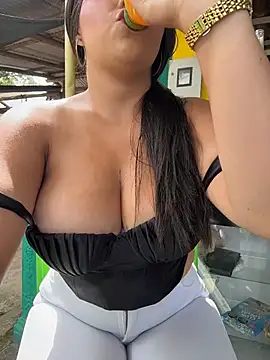 Snapshot of Isaa-Sweet chatting on June 25, 2026, 3:16 pm Isaa-Sweet online show from June 25, 2026, 3:16 pm