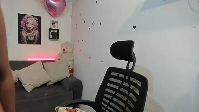 anastasia tuya online show from April 1, 2026, 7:53 am