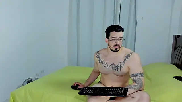 Hunter Hoott online show from December 18, 2025, 2:17 am