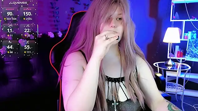 fillisfox  online show from September 18, 2025, 3:36 pm