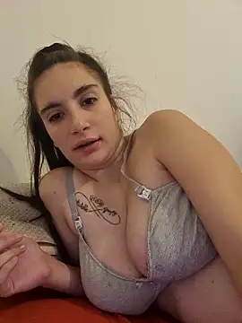 Snapshot of Michou02xXx chatting on November 23, 2025, 8:03 am Michou02xXx online show from November 23, 2025, 8:03 am