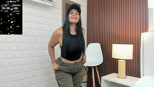 Snapshot of Mommy_Naughty chatting on May 5, 2026, 11:18 am Mommy Naughty online show from May 5, 2026, 11:18 am