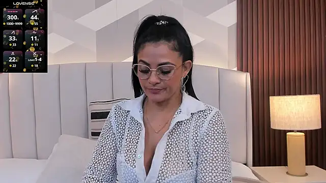 Snapshot of Mommy_Naughty chatting on May 13, 2026, 11:18 am Mommy Naughty online show from May 13, 2026, 11:18 am
