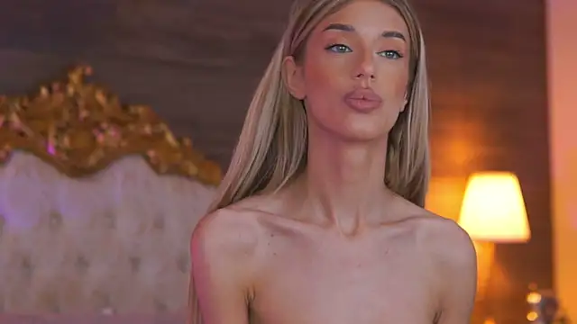 EllieRedd online show from October 15, 2025, 8:58 am