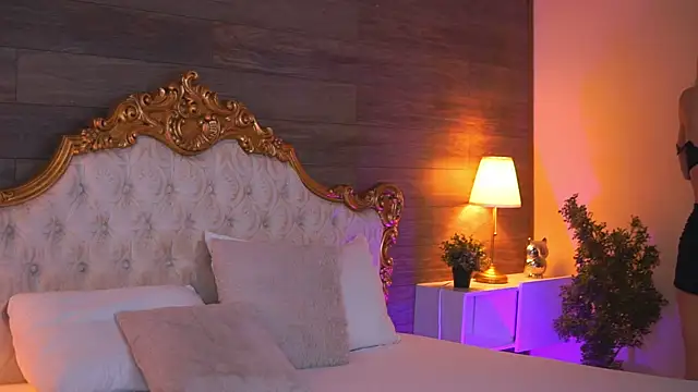 EllieRedd online show from November 18, 2025, 5:45 am