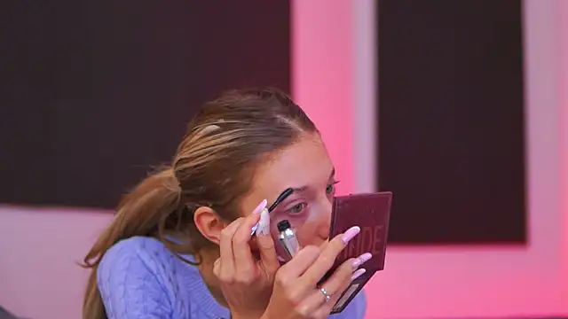 EllieRedd online show from January 14, 2026, 4:40 am