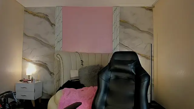 Snapshot of EmmaStonns chatting on July 3, 2026, 1:06 pm EmmaStonns online show from July 3, 2026, 1:06 pm