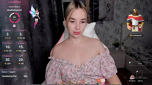 KiraKrox online show from October 25, 2025, 7:41 pm