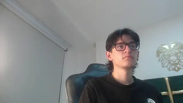 Snapshot of JAX25_OS chatting on October 19, 2025, 5:02 pm JAX25 OS online show from October 19, 2025, 5:02 pm