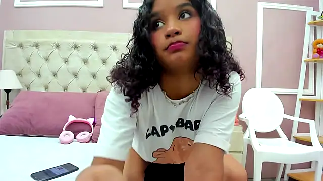 merlyaluna online show from September 18, 2025, 9:17 pm