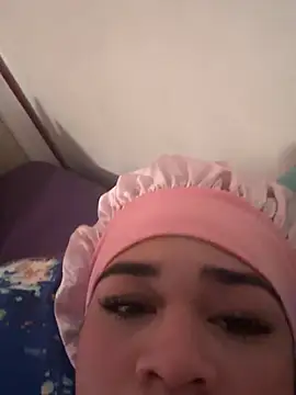 hotqueen02 online show from April 15, 2026, 10:10 pm