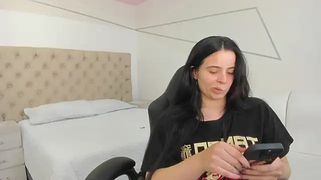 ChannelWhite  online show from September 29, 2025, 10:36 pm