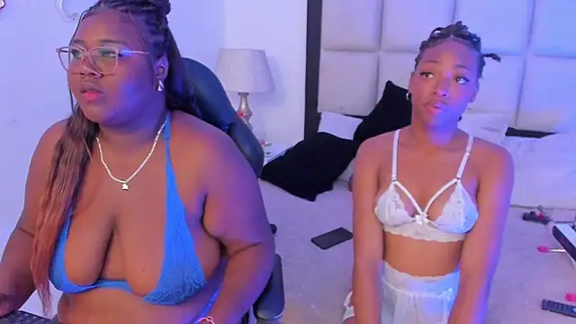 ElisabettaMonroy online show from December 17, 2025, 8:59 pm