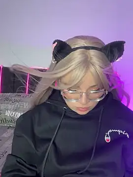 Annie Grosse online show from September 18, 2025, 8:55 pm