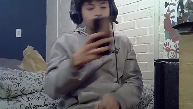 feeelipe2007 online show from May 25, 2026, 4:07 am